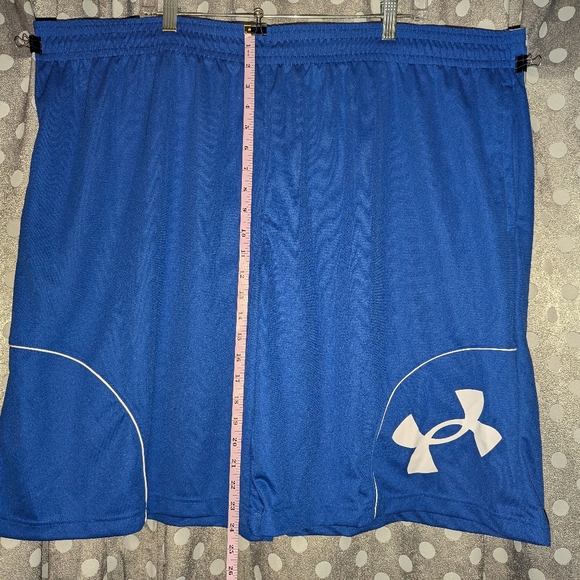 UA Loose Shorts - Picture 3 of 9